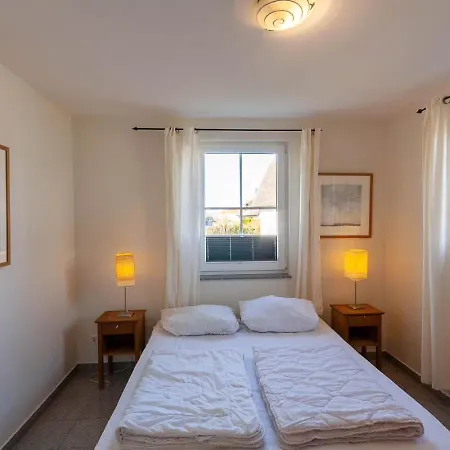 Koenigshoern Eg, Helle Mit 2 Terrassen, Eigenem Eingezaeuntem Garten Und Naehe Zum Hunde Herzlich Willkommen * Glowe