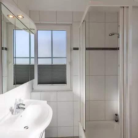 Koenigshoern Eg, Helle Mit 2 Terrassen, Eigenem Eingezaeuntem Garten Und Naehe Zum Hunde Herzlich Willkommen Glowe