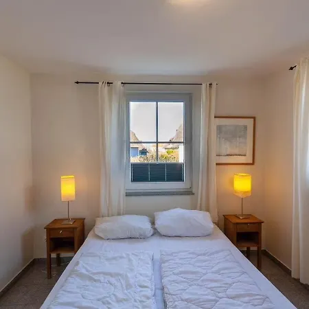 Feriehus Koenigshoern Eg, Helle Mit 2 Terrassen, Eigenem Eingezaeuntem Garten Und Naehe Zum Hunde Herzlich Willkommen Glowe