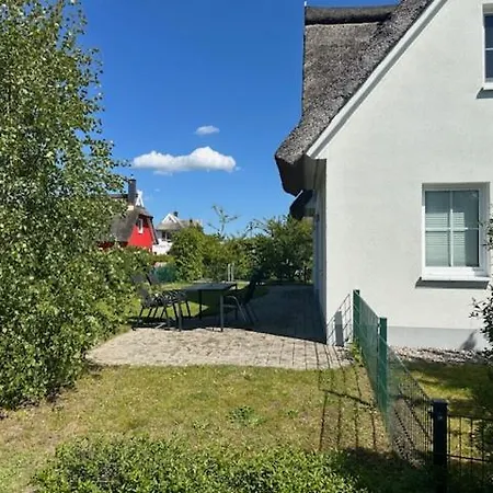 Σπίτι διακοπών Koenigshoern Eg, Helle Mit 2 Terrassen, Eigenem Eingezaeuntem Garten Und Naehe Zum Hunde Herzlich Willkommen Glowe