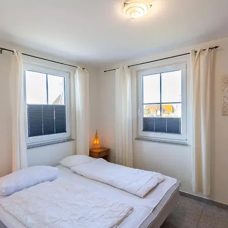 Koenigshoern Eg, Helle Mit 2 Terrassen, Eigenem Eingezaeuntem Garten Und Naehe Zum Hunde Herzlich Willkommen * Glowe