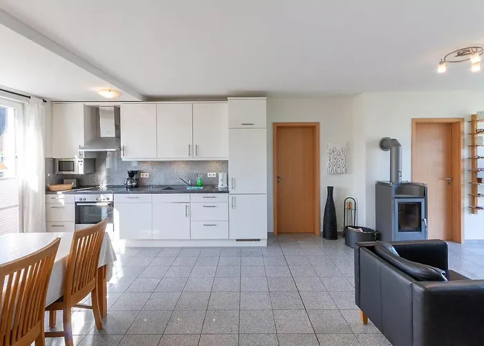 Koenigshoern Eg, Helle Mit 2 Terrassen, Eigenem Eingezaeuntem Garten Und Naehe Zum Hunde Herzlich Willkommen * Glowe
