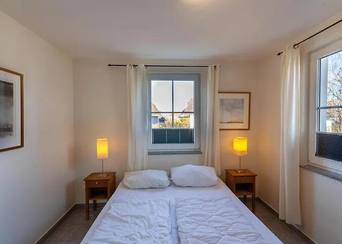 Feriehus Koenigshoern Eg, Helle Mit 2 Terrassen, Eigenem Eingezaeuntem Garten Und Naehe Zum Hunde Herzlich Willkommen Glowe