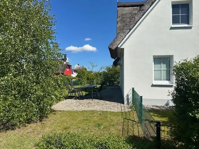 Feriehus Koenigshoern Eg, Helle Mit 2 Terrassen, Eigenem Eingezaeuntem Garten Und Naehe Zum Hunde Herzlich Willkommen Glowe